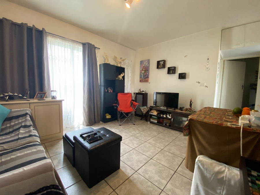 2 Bedroom Property for Sale in Oakglen Western Cape